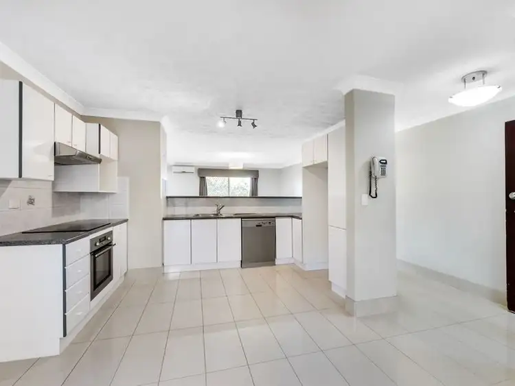 2/57 Dickson Street, Morningside QLD 4170