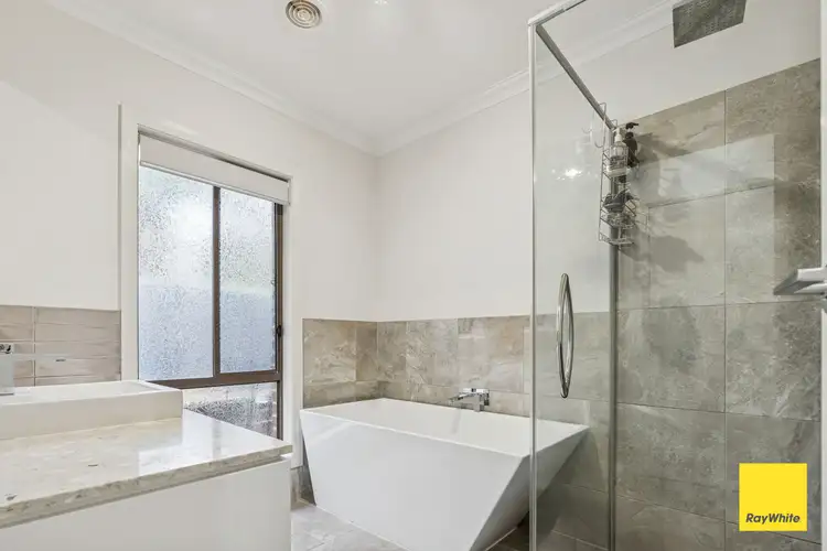Fifth view of Homely house listing, 8 Kildonnan Place, Strathdale VIC 3550