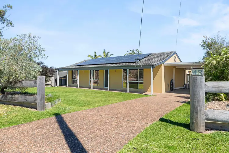 43 Tradewinds Avenue, Sussex Inlet NSW 2540