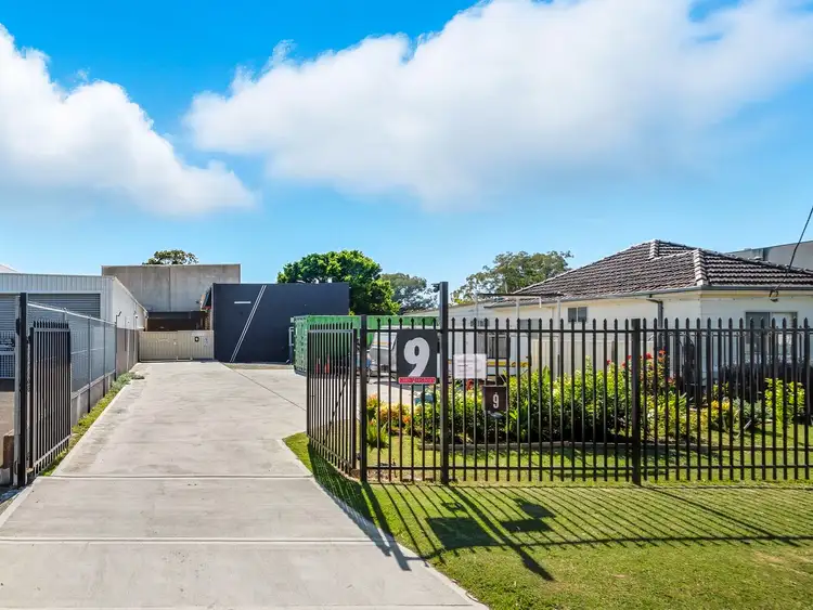 9 Louise Avenue, Ingleburn NSW 2565