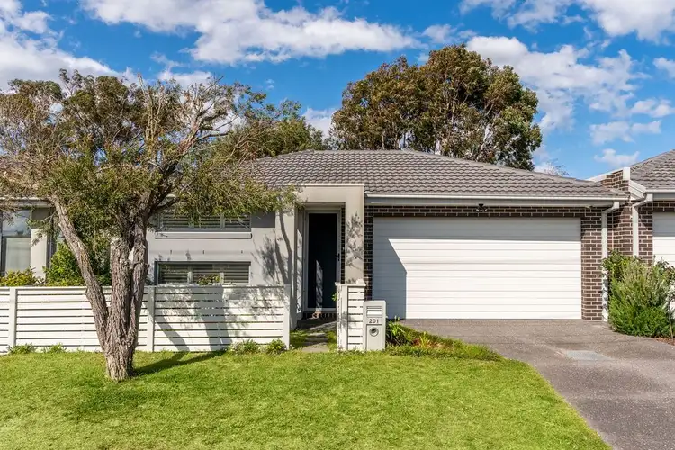 201 Sixth Avenue, Rosebud VIC 3939