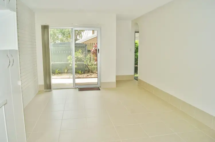Fifth view of Homely unit listing, 4/115 Prince Edward Parade, Scarborough QLD 4020