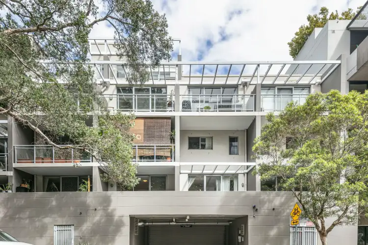 Third view of Homely apartment listing, 2/110 Wellington Street, Waterloo NSW 2017