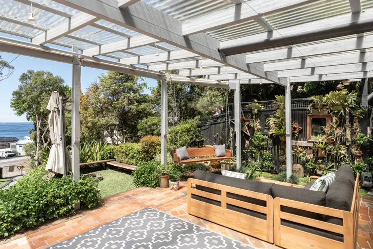 492 Lawrence Hargrave Drive