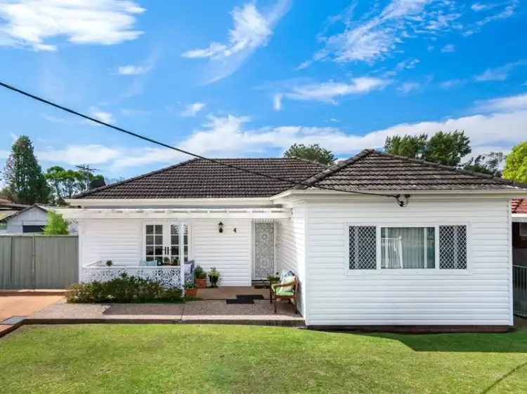 4 Alexander Crescent, Macquarie Fields NSW 2564
