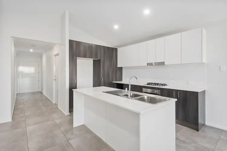 17 Joseph Hollins Street