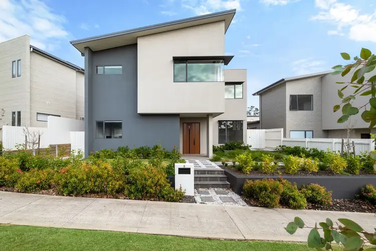 8 Casablanca Boulevard, Gledswood Hills NSW 2557