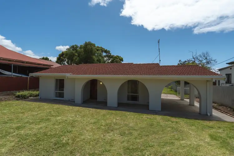 16 Pine Avenue, Victor Harbor SA 5211