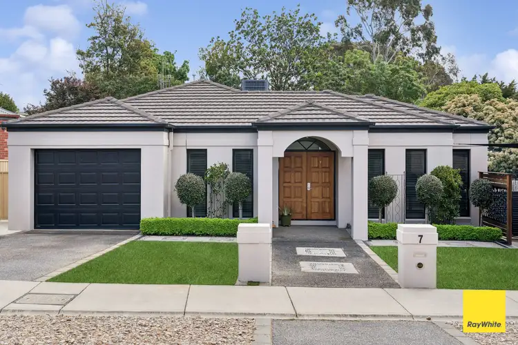 7 The Olive Grove, Strathdale VIC 3550