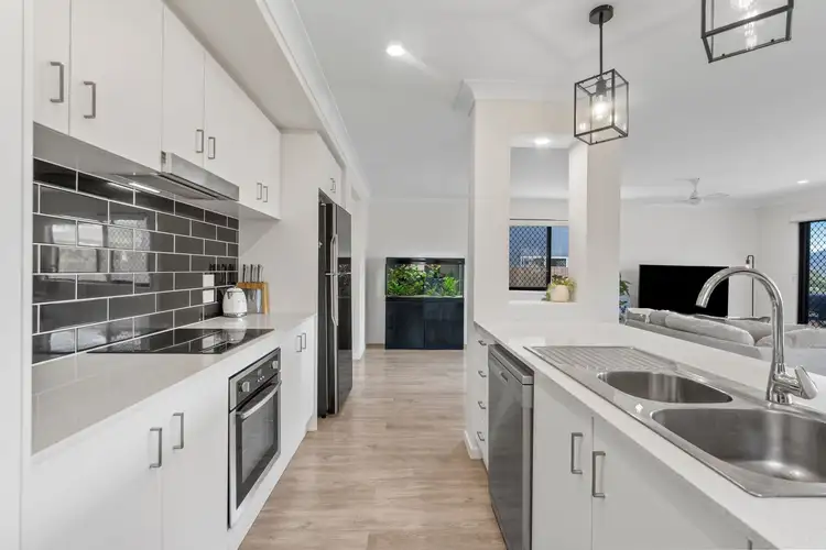 17 Niche Glade Circuit, Maudsland QLD 4210