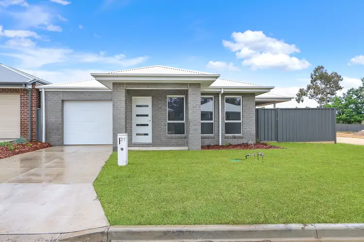 21 Grammar Drive, Lavington NSW 2641