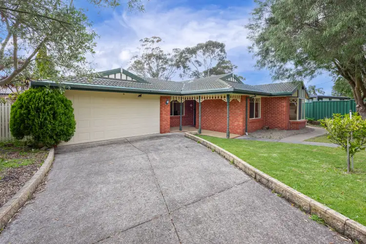27 Clovelly Avenue
