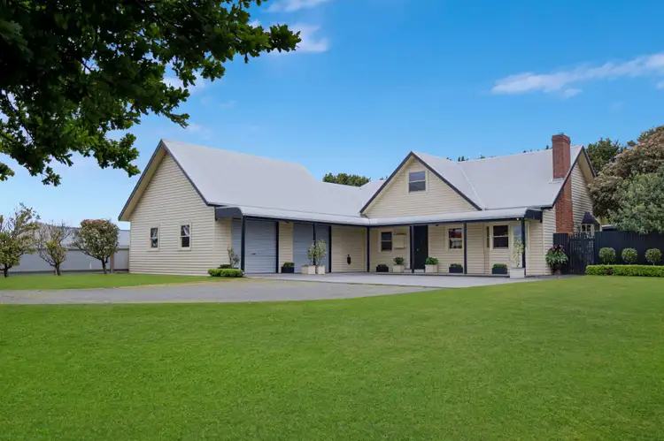 31 Hopkins Highway, Bushfield VIC 3281