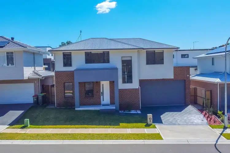 19 Grandhill Parkway, Box Hill NSW 2765