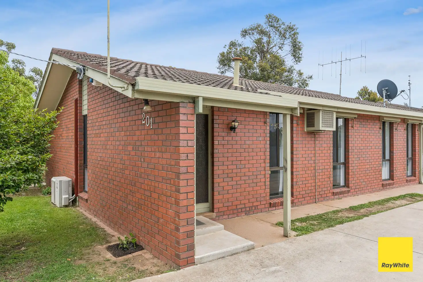 Main view of Homely unit listing, 1/201 St Aidans Road, Kennington VIC 3550