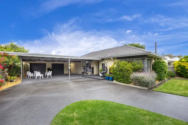 10 Ella Crescent