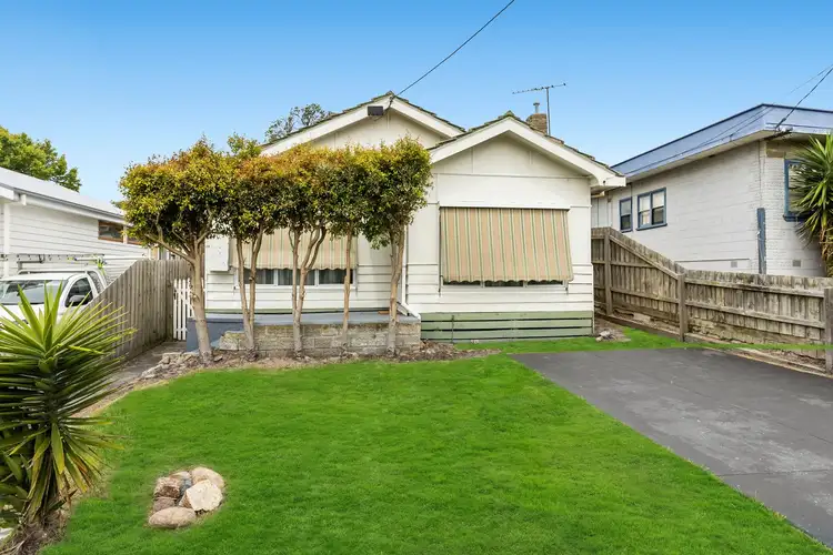 19 Sixth Avenue, Rosebud VIC 3939