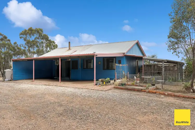7064 Pyrenees Highway, Avoca VIC 3467