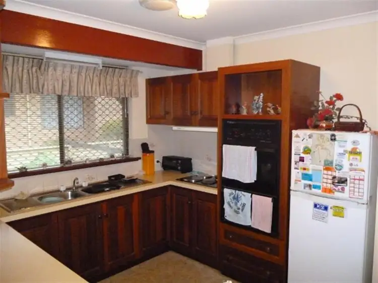 Second view of Homely house listing, 2 Sutherland Ct, Katanning WA