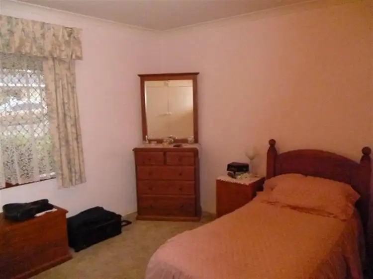 Sixth view of Homely house listing, 2 Sutherland Ct, Katanning WA