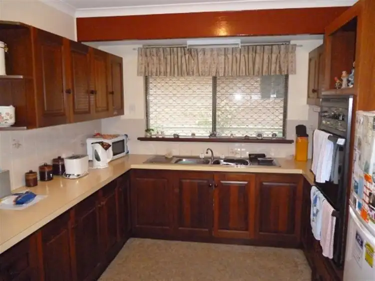 Seventh view of Homely house listing, 2 Sutherland Ct, Katanning WA