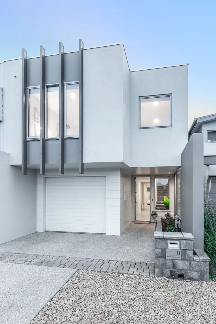 11 Roxburgh Court