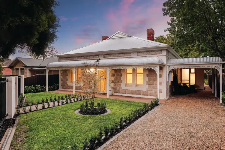 18 Wallis Street