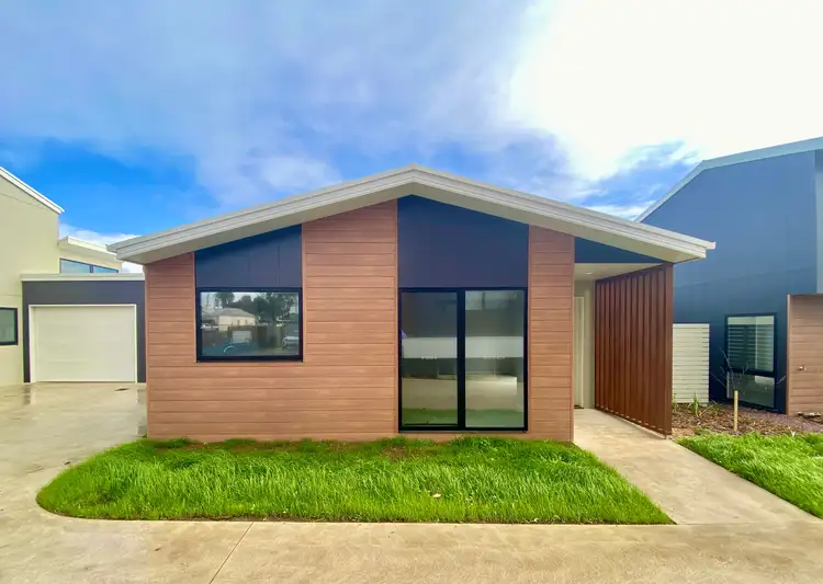 73 Mortlake Road