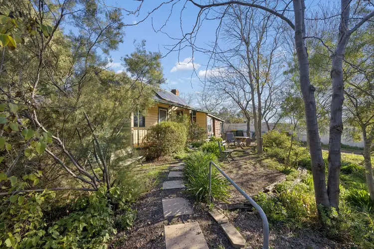 266 Binalong Street