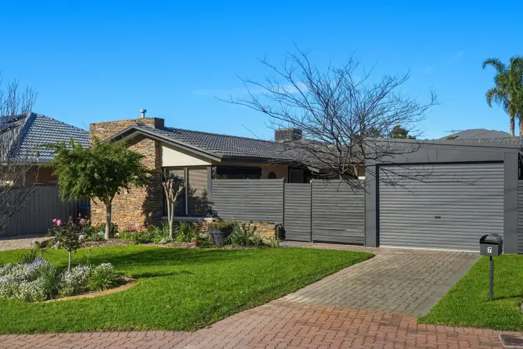 7 Winston Crescent