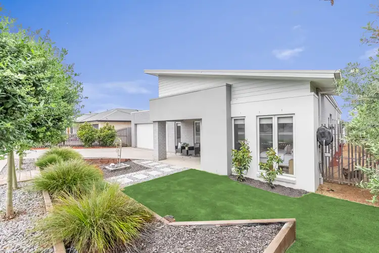 5 Aquila Place