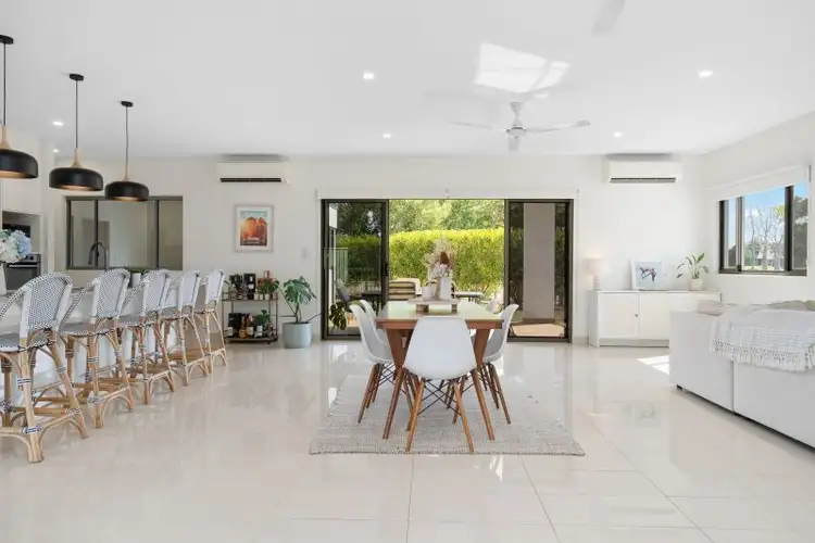 2 Crowson Close