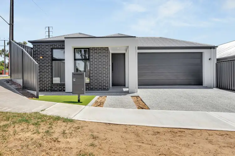1a Troon Avenue