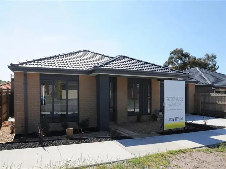 97 Oberon Dr, Carrum Downs VIC