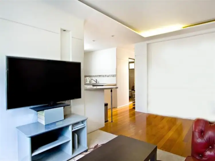 Second view of Homely unit listing, 2/35 Windsor Rd, Red Hill QLD