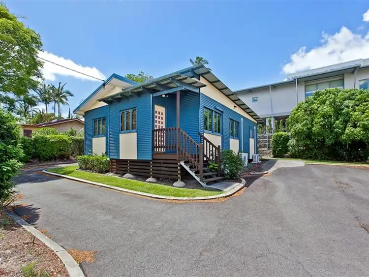 94 Falconer St, Southport QLD