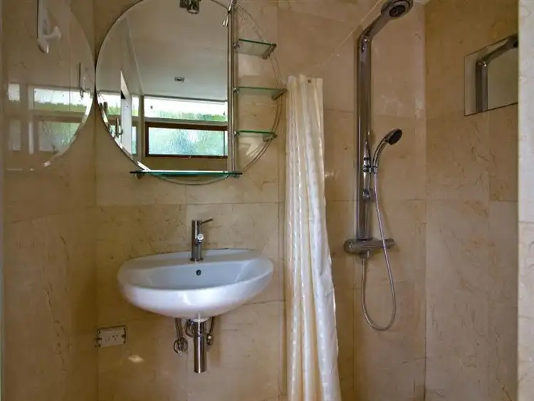 Seventh view of Homely unit listing, 2/35 Windsor Rd, Red Hill QLD