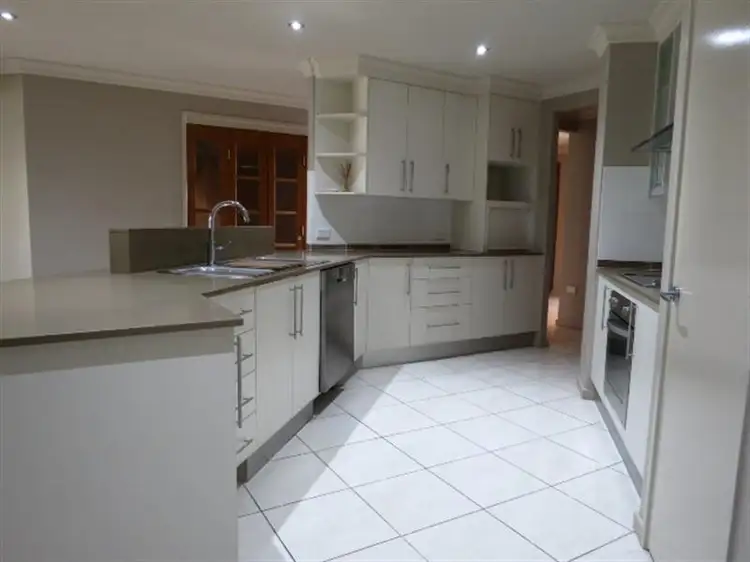 Fifth view of Homely house listing, 8 Carrington Pl, Emerald QLD