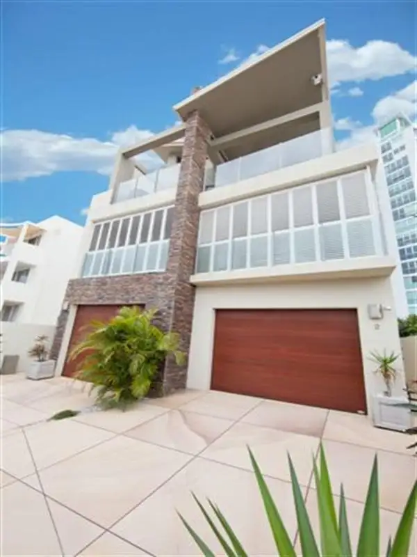 2/5 Whiting St, Labrador QLD