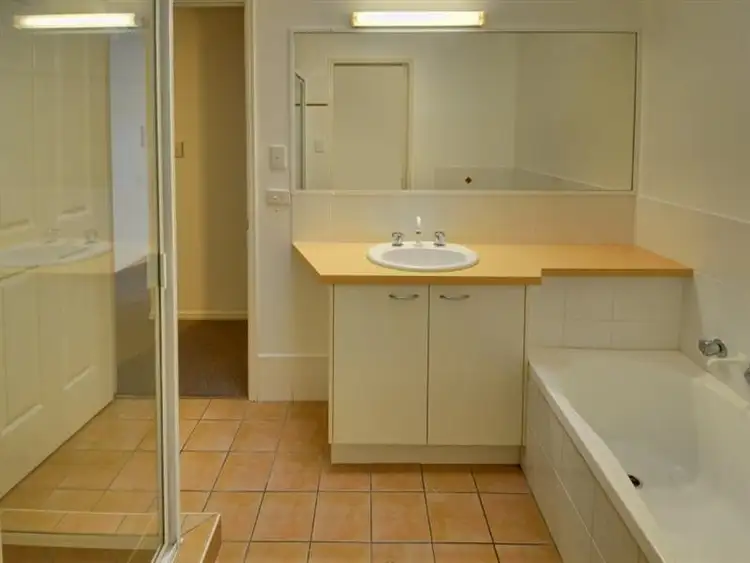 Sixth view of Homely unit listing, Unit 71 Pelican Heights 90 Caloundra Rd, Little Mountain QLD