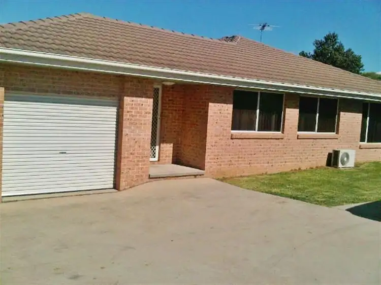132a William St, Young NSW