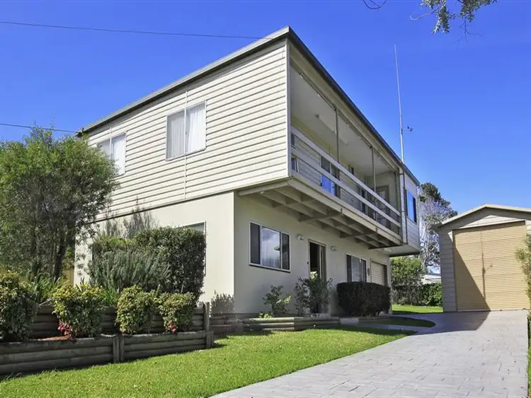 18 Bartlett Dr, Greenwell Point NSW