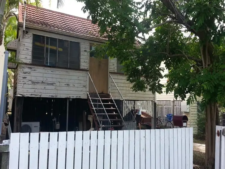 15 Logan St, Greenslopes QLD