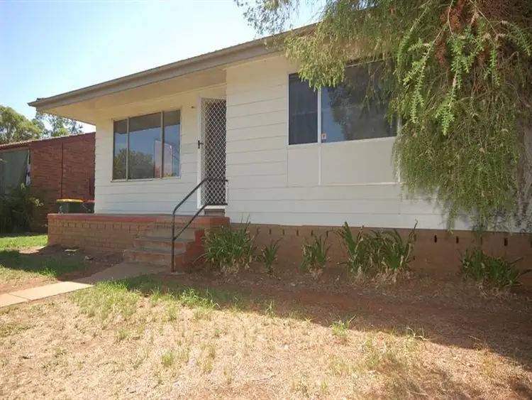 52 Heath Cres, Griffith NSW