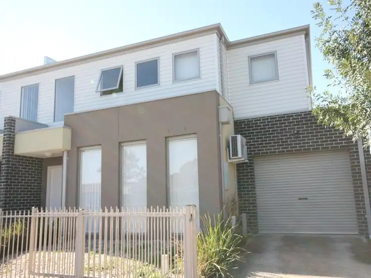 18 Milton Ave, St Albans VIC