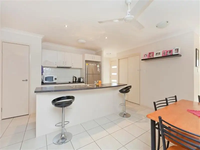 Main view of Homely townhouse listing, 2/60 Queen St, Cleveland QLD