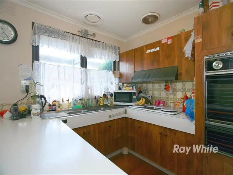 Second view of Homely house listing, 5 Gumbuya Cl, Eumemmerring VIC