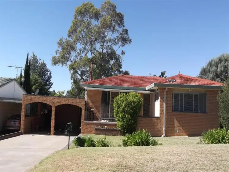 83 Oak St, Tamworth NSW