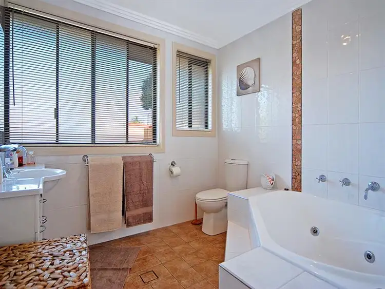 Fifth view of Homely house listing, 1 Gould Pl, Lake Illawarra NSW