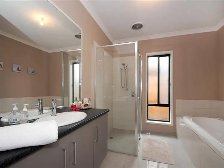 Seventh view of Homely house listing, 5 St Austell, Skye VIC